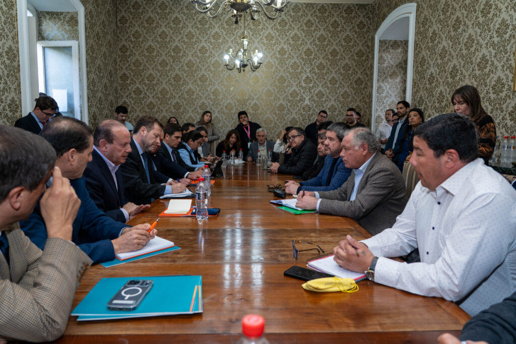 Andes Norte: 1.782 trabajadores tienen alternativa laboral y otros 678 siguen suspendidos Codelco informó que el 72% de los trabajadores considerados en el plan de mitigación ya cuenta con una alternativa de reincorporación