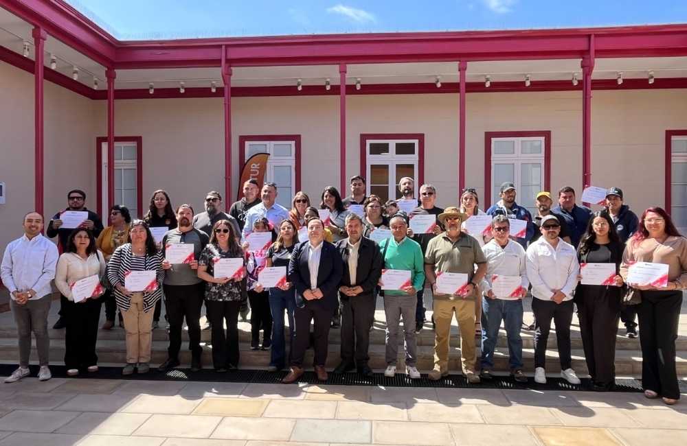 Oxiquim amplía fondo comunitario y financia 25 iniciativas en Mejillones Organizaciones y emprendedores beneficiados por el Fondo de Inversión Comunitaria de Oxiquim en Mejillones.